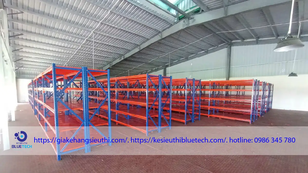 Hệ thống kệ trung tải đa năng lắp ráp góc tường làm kho lưu trữ hàng hóa bởi Bluetech