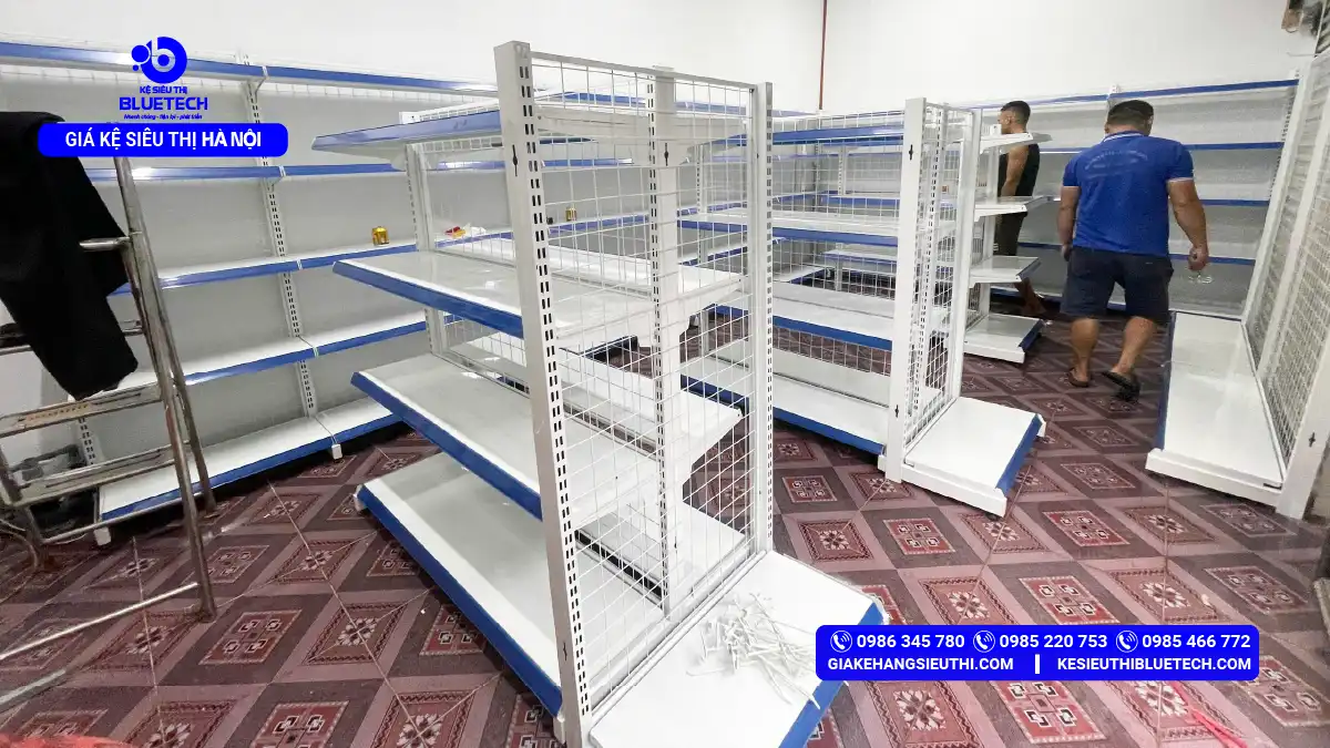 Dự án thực tế kỹ thuật viên Bluetech thi công lắp đặt hệ thống kệ siêu thị đôi lưng lưới tại Quốc Tử Giám Hà Nội