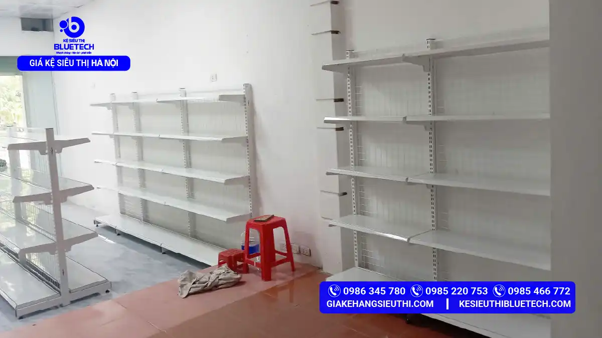 Dự án thực tế thi công lắp đặt hệ thống kệ siêu thị đơn áp tường và kệ đôi màu trắng tại phường Định Công Hà Nội bởi Bluetech